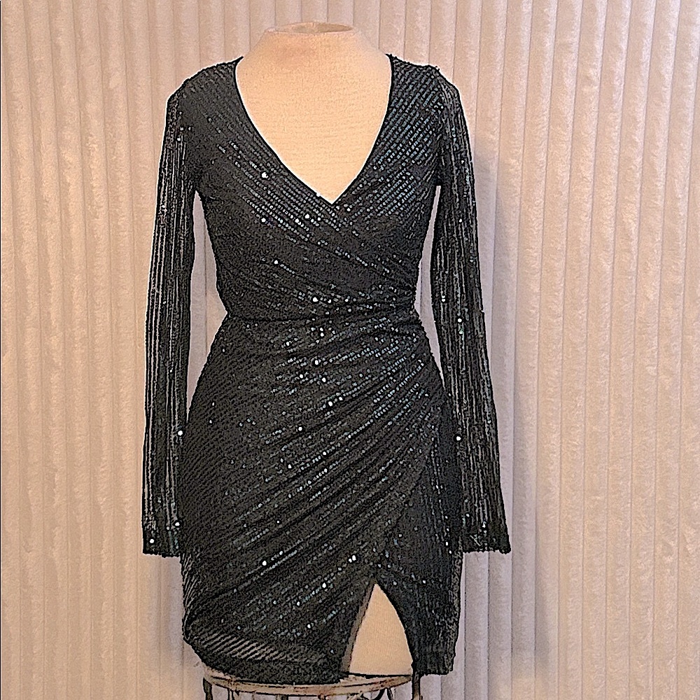 Hello Molly Zoe allover sequin long, sheer sleeve wrap front mini party dress M